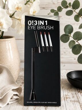 CAILYN O!3 in 1 Eye Brush Set NWOT | Retractable | 3 Brush Tips